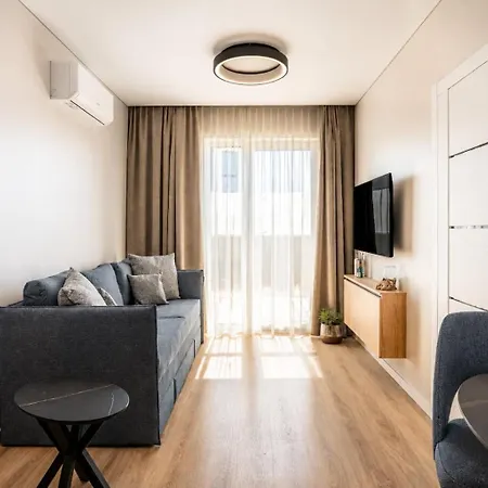 Takas I Jura With Terrace & Pool Appartement